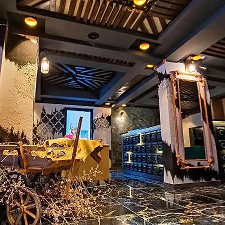 Moonday Hotel 4*