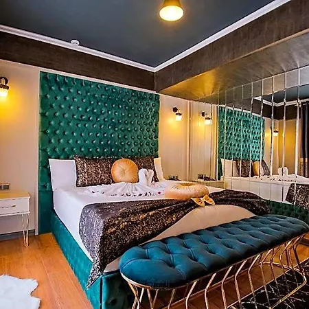 Moonday Hotel 4*